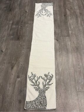 VTG Pier 1 Imports 13”x73” Beaded Table Runner Reindeer Silver White Winter Deer